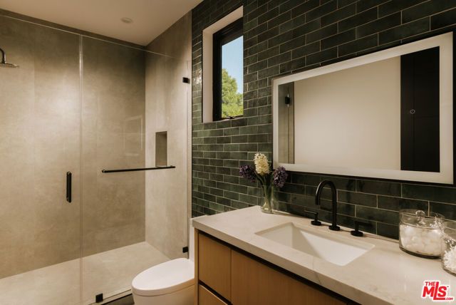 5244 Tampa Avenue, Tarzana (los Angeles), CA 91356
