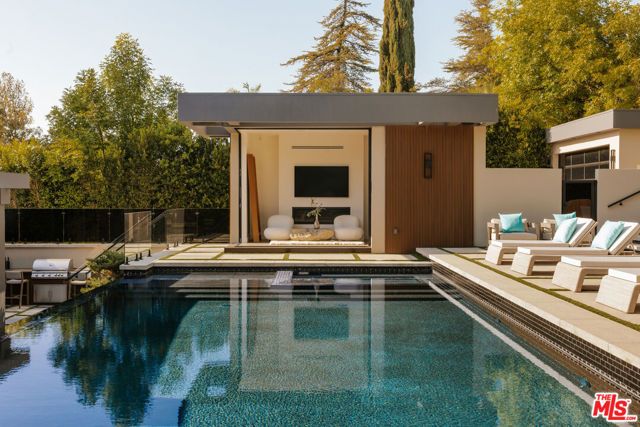 5244 Tampa Avenue, Tarzana (los Angeles), CA 91356
