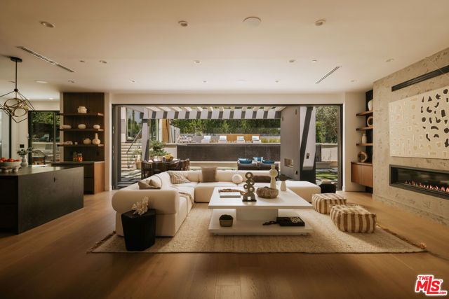 5244 Tampa Avenue, Tarzana (los Angeles), CA 91356