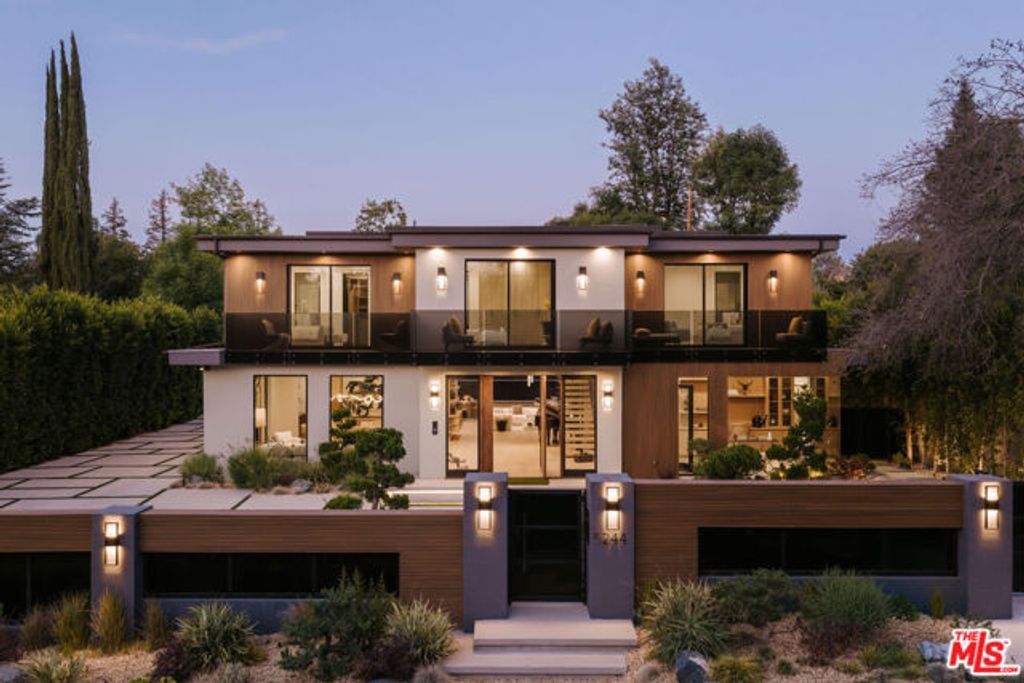 5244 Tampa Avenue, Tarzana (los Angeles), CA 91356