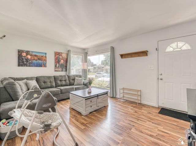 22452 Candace Street, Rockwood, MI 48173