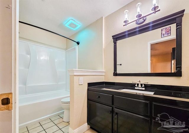 601 E Burgess D6, Pensacola, FL 32504