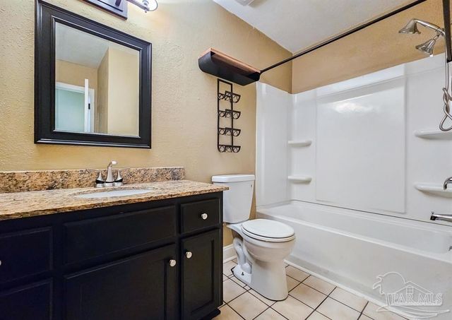 601 E Burgess D6, Pensacola, FL 32504