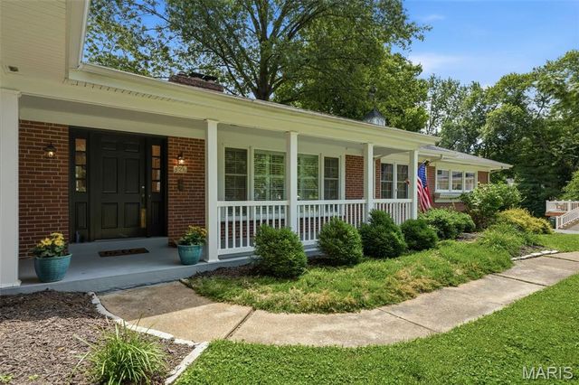 526 Selma Avenue, Webster Groves, MO 63119