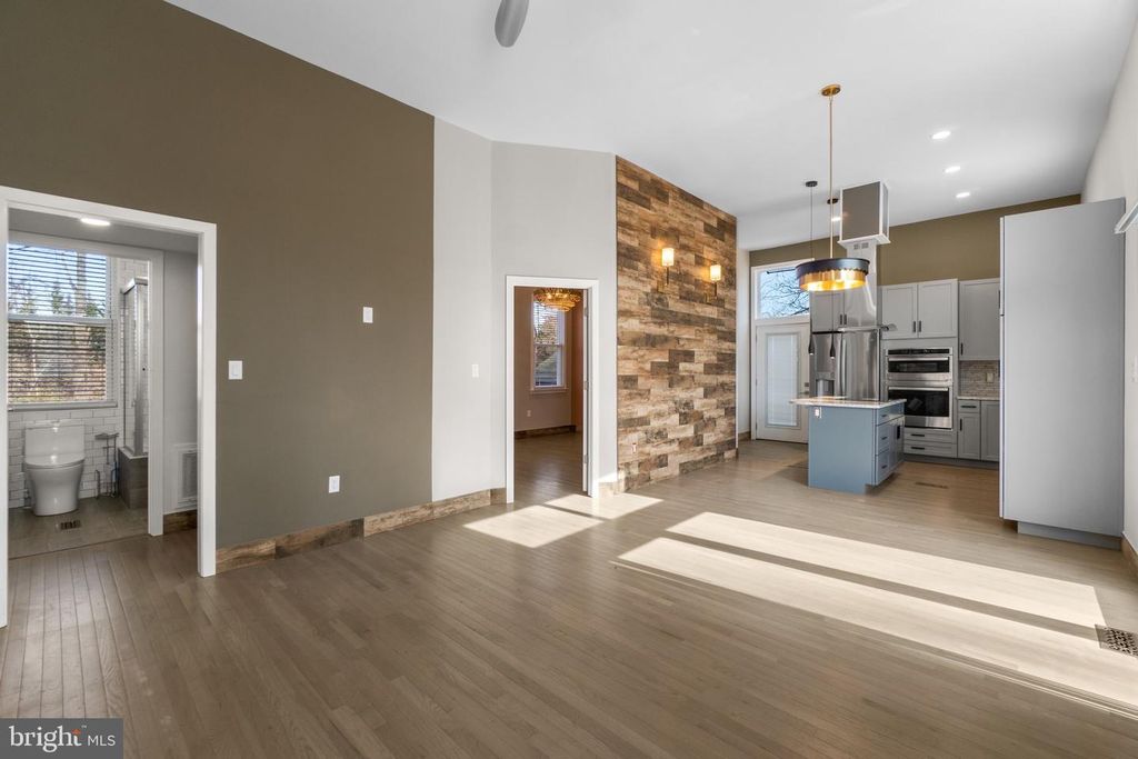 Image 9 of property listing at 1455 ROUTE 32, Sykesville, MD 21784