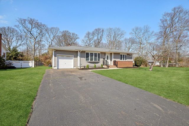 98 Bieselin Road, Bellport Village, NY 11713