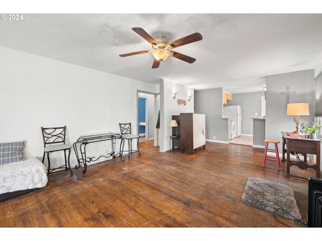 450 Se HOGAN Rd, Gresham, OR 97080