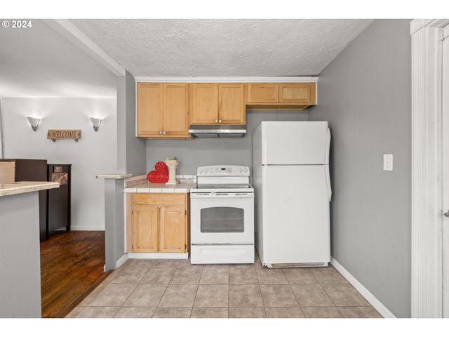 450 Se HOGAN Rd, Gresham, OR 97080