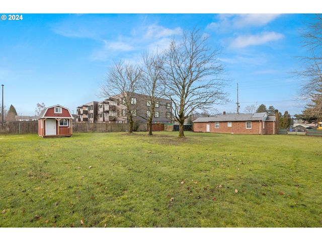 450 Se HOGAN Rd, Gresham, OR 97080