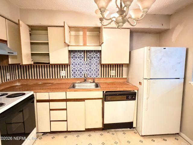 2519 WHISPERING WOODS Boulevard 3, Jacksonville, FL 32246