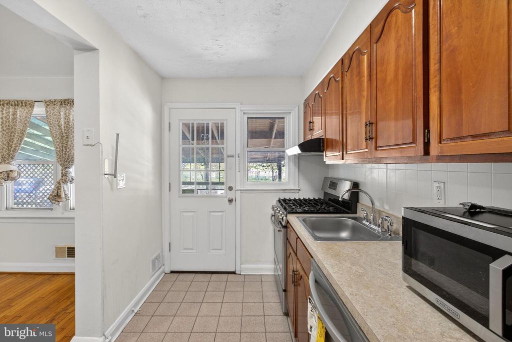 Image 5 of property listing at 2233 FIRETHORN RD, Baltimore, MD 21220