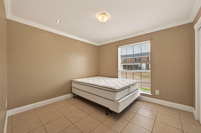 2201 Fountain View Drive 3, Houston, TX 77057