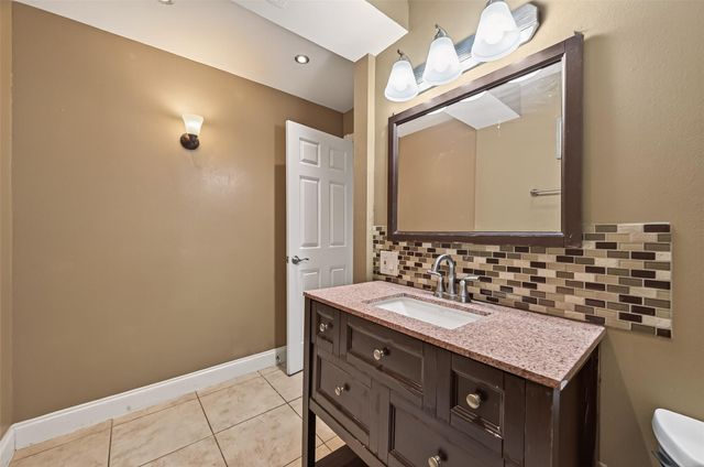 2201 Fountain View Drive 3, Houston, TX 77057