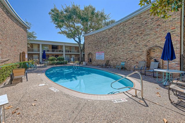 2201 Fountain View Drive 3, Houston, TX 77057