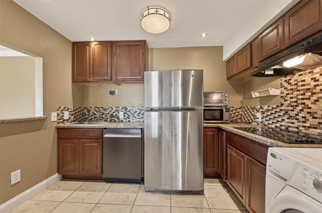 2201 Fountain View Drive 3, Houston, TX 77057