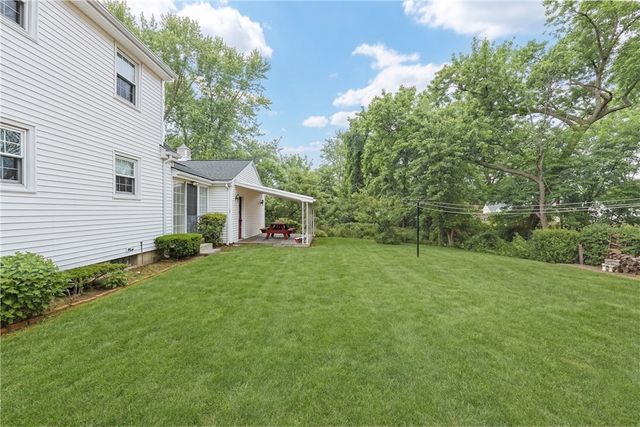 47 Dartmouth Avenue, East Providence, RI 02915