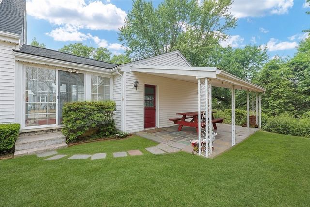 47 Dartmouth Avenue, East Providence, RI 02915