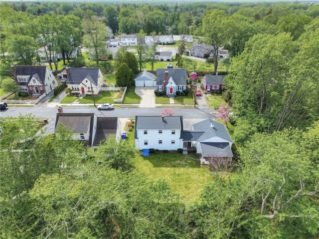 47 Dartmouth Avenue, East Providence, RI 02915