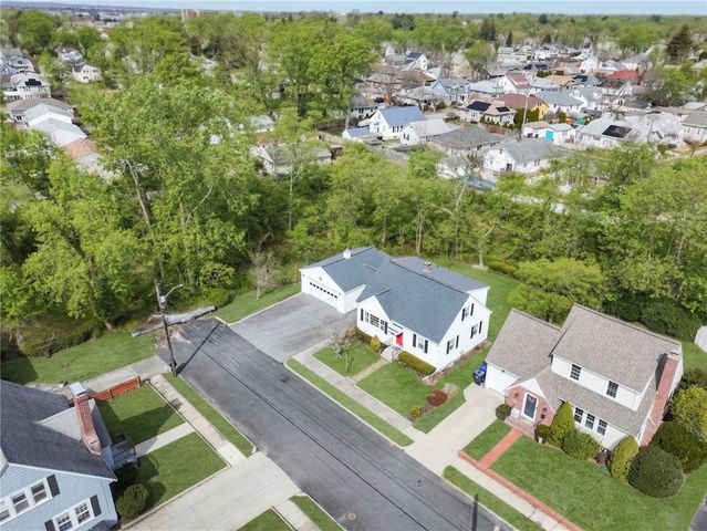 47 Dartmouth Avenue, East Providence, RI 02915