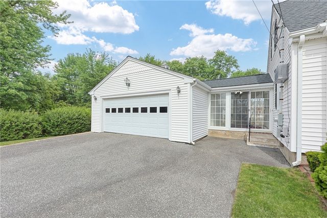 47 Dartmouth Avenue, East Providence, RI 02915