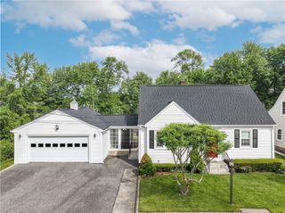 47 Dartmouth Avenue, East Providence, RI 02915