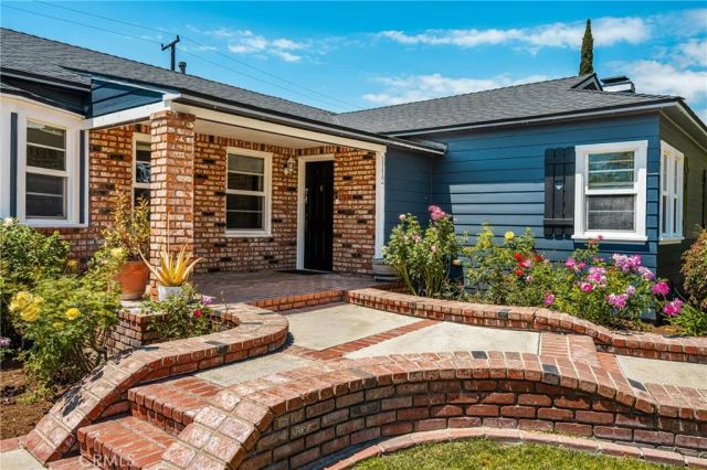 1112 N Lowell, Santa Ana, CA 92703