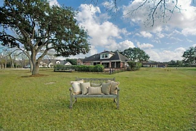 3702 Westerdale Drive, Fulshear, TX 77441