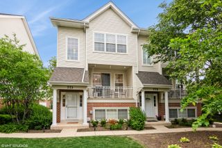773 Pheasant Trail 773, St. Charles, IL 60174