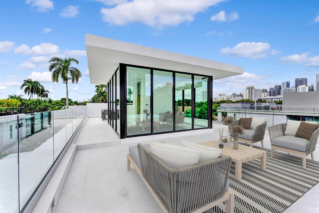 2130 S Miami Avenue, Miami, FL 33129