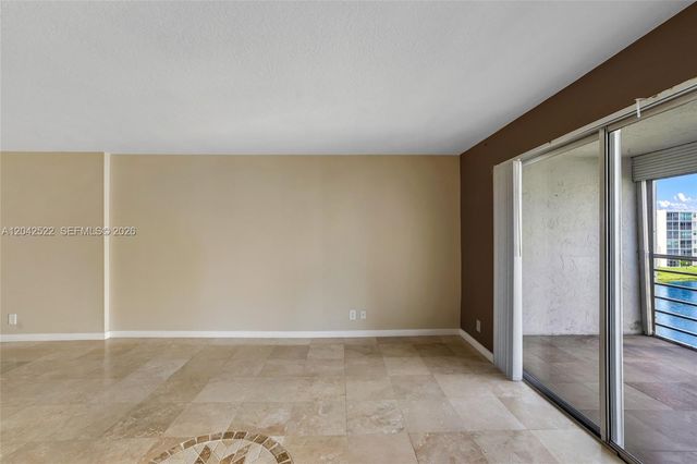321 SE 3rd St 408, Dania Beach, FL 33004