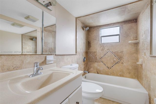 321 SE 3rd St 408, Dania Beach, FL 33004