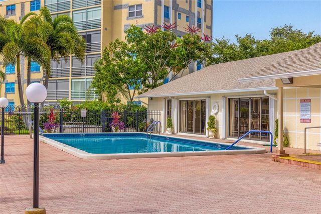 321 SE 3rd St 408, Dania Beach, FL 33004