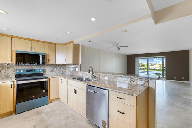 321 SE 3rd St 408, Dania Beach, FL 33004
