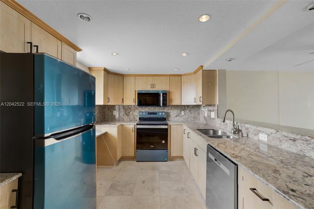 321 SE 3rd St 408, Dania Beach, FL 33004