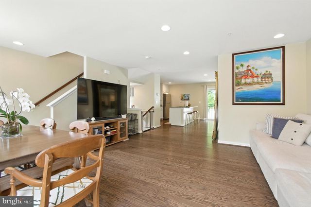 1052 OWENS RD, Oxon Hill, MD 20745