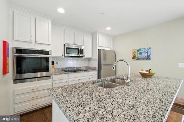 1052 OWENS RD, Oxon Hill, MD 20745