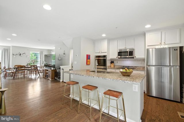 1052 OWENS RD, Oxon Hill, MD 20745