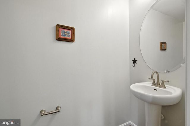 1052 OWENS RD, Oxon Hill, MD 20745
