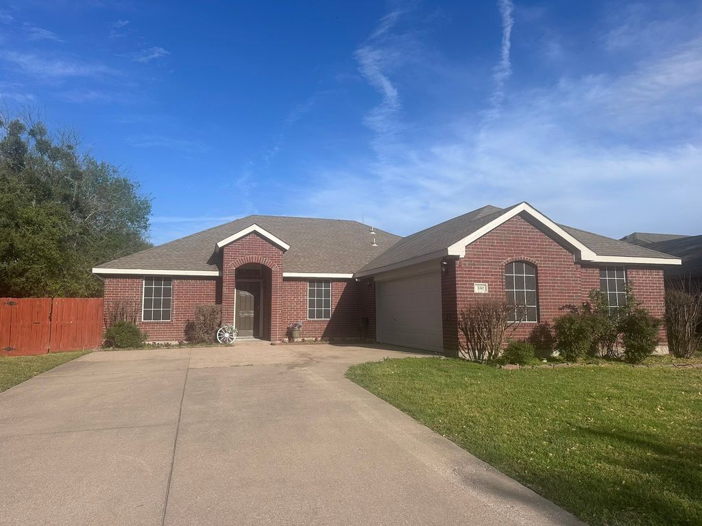 330 Fox Hollow Drive, Red Oak, TX 75154