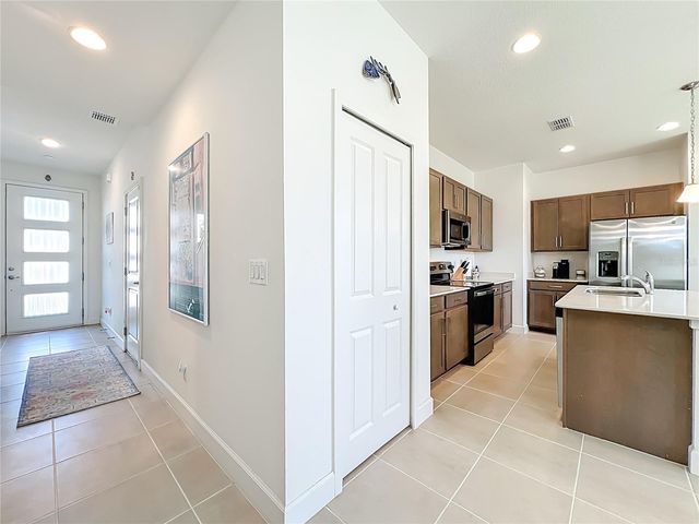 1393 CAPTIVA COVE 21, Sanford, FL 32771