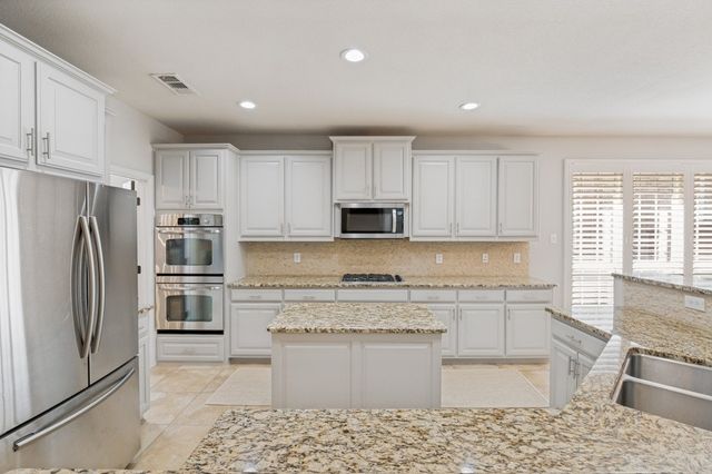 1300 Burnett Drive, Lantana, TX 76226