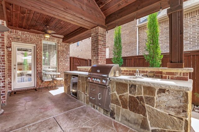 1300 Burnett Drive, Lantana, TX 76226