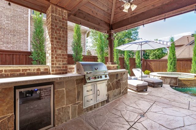 1300 Burnett Drive, Lantana, TX 76226
