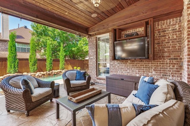 1300 Burnett Drive, Lantana, TX 76226
