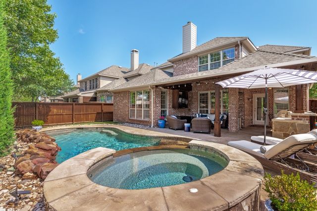 1300 Burnett Drive, Lantana, TX 76226