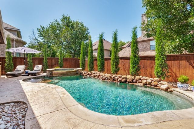 1300 Burnett Drive, Lantana, TX 76226