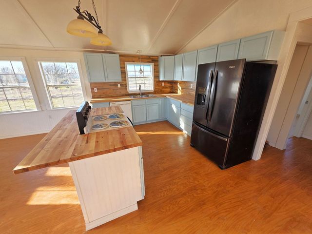 405 Blue Water Boulevard, Sargent, TX 77414