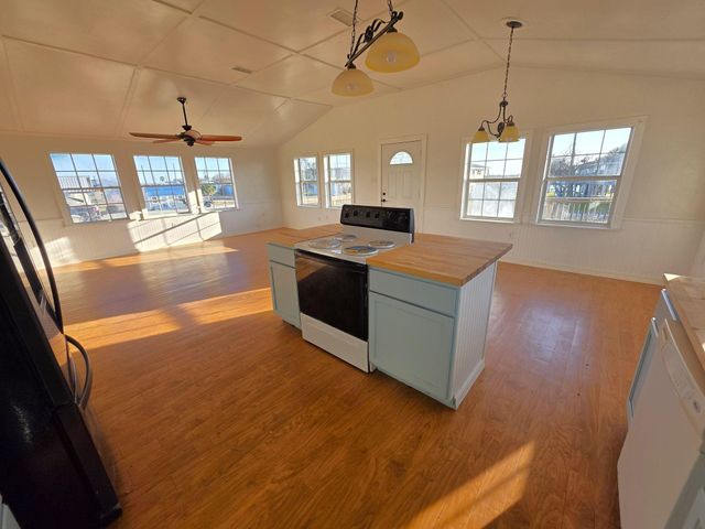 405 Blue Water Boulevard, Sargent, TX 77414
