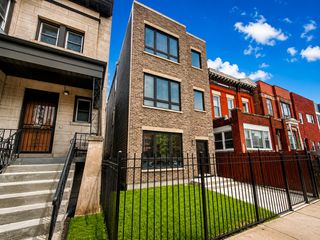 3031 W WARREN Boulevard, Chicago, IL 60612