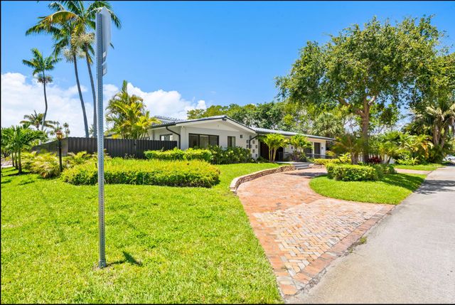 2811 NE 53rd Court, Lighthouse Point, FL 33064